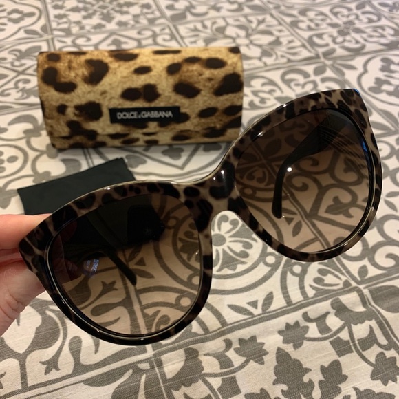 Like NEW Dolce & Gabbana Sunglasses - Picture 3 of 7
